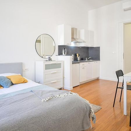 Berry Berry Studio Apartment Zagreb Bagian luar foto