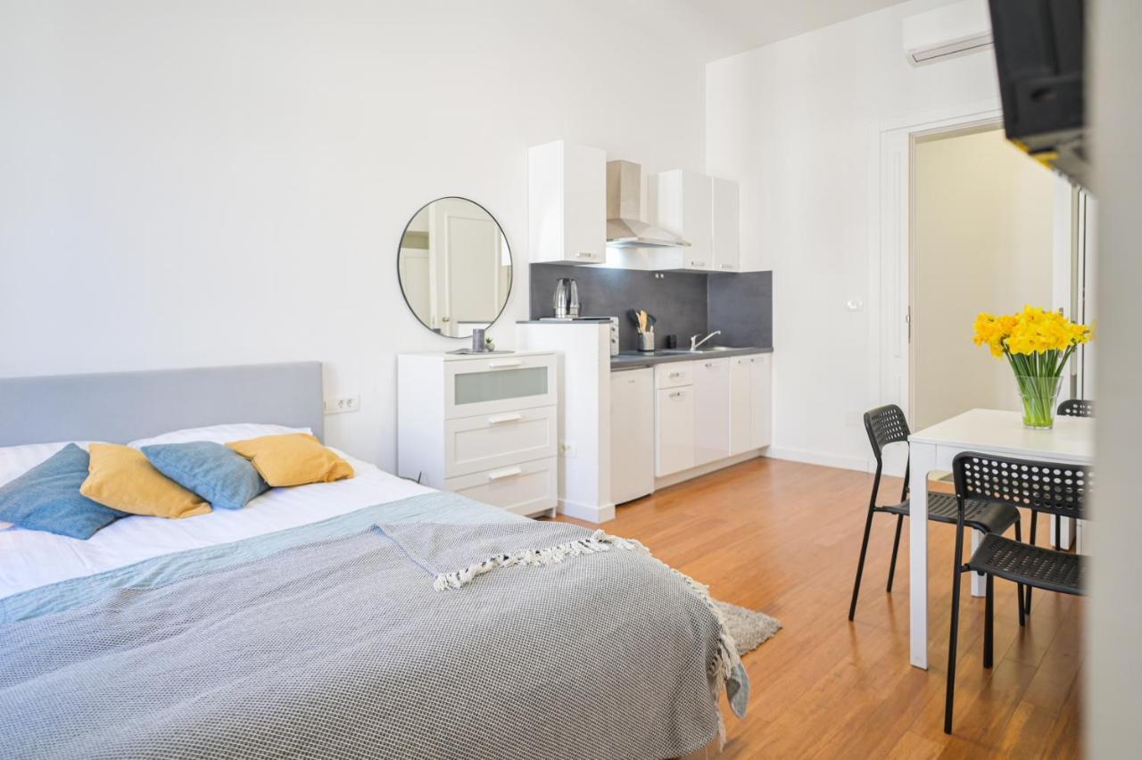 Berry Berry Studio Apartment Zagreb Bagian luar foto