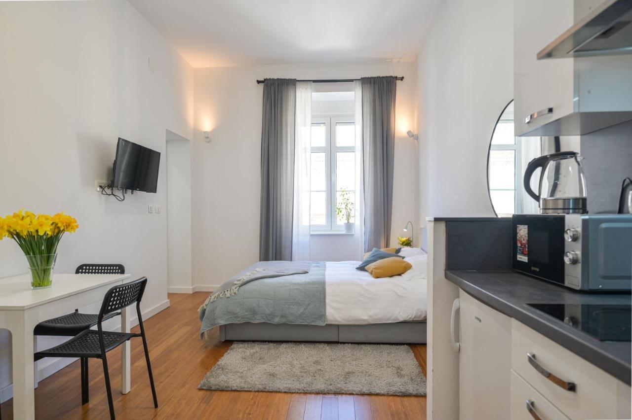 Berry Berry Studio Apartment Zagreb Bagian luar foto